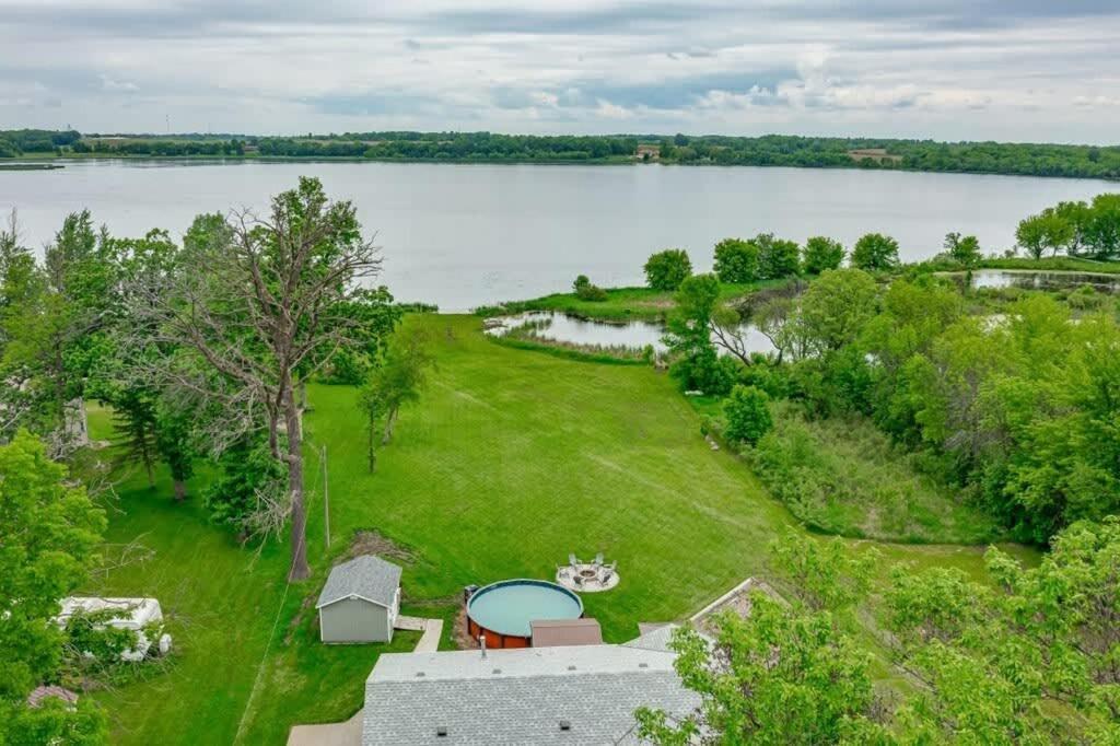 Lake Front Home With Pool And Stunning Views Annandale Exterior photo