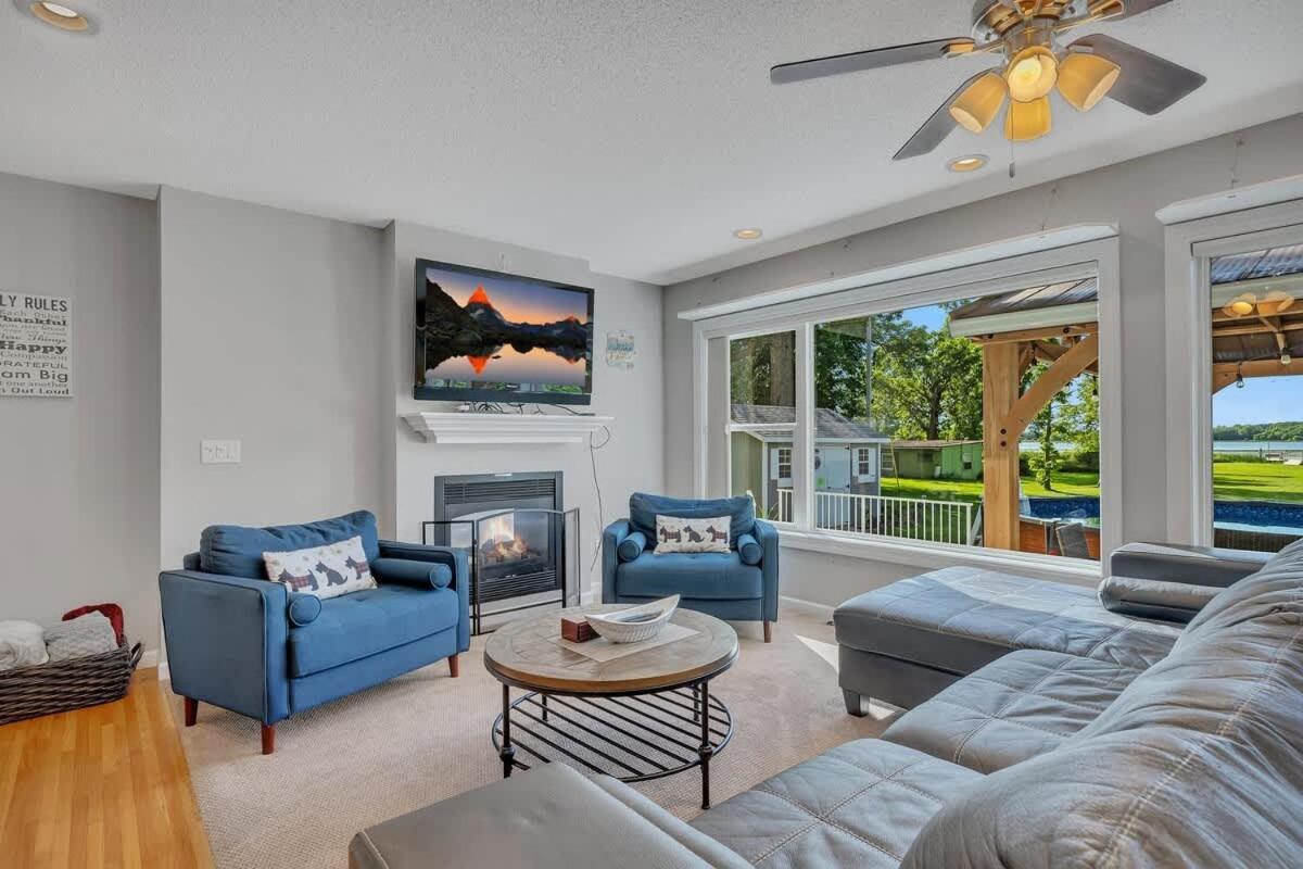 Lake Front Home With Pool And Stunning Views Annandale Exterior photo