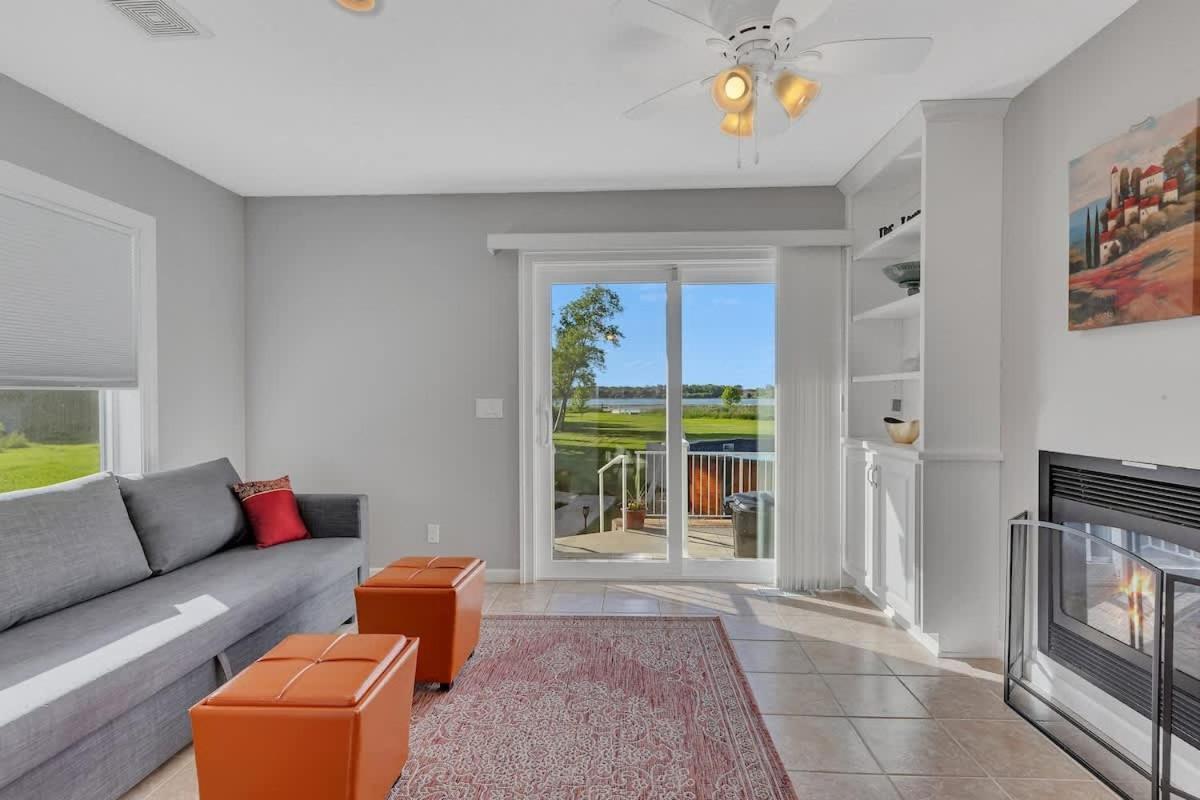 Lake Front Home With Pool And Stunning Views Annandale Exterior photo