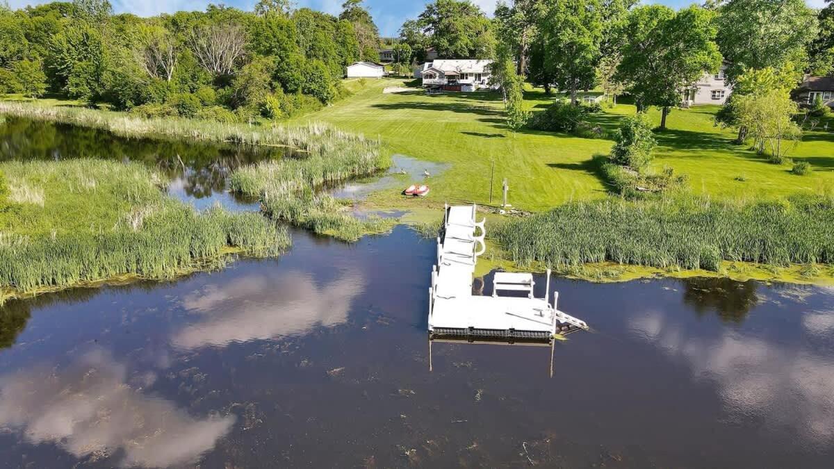 Lake Front Home With Pool And Stunning Views Annandale Exterior photo